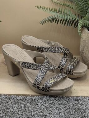 Crocs Cypress IV Leopard Design Heeled Sandals Women's Size 10 Summer Shoes